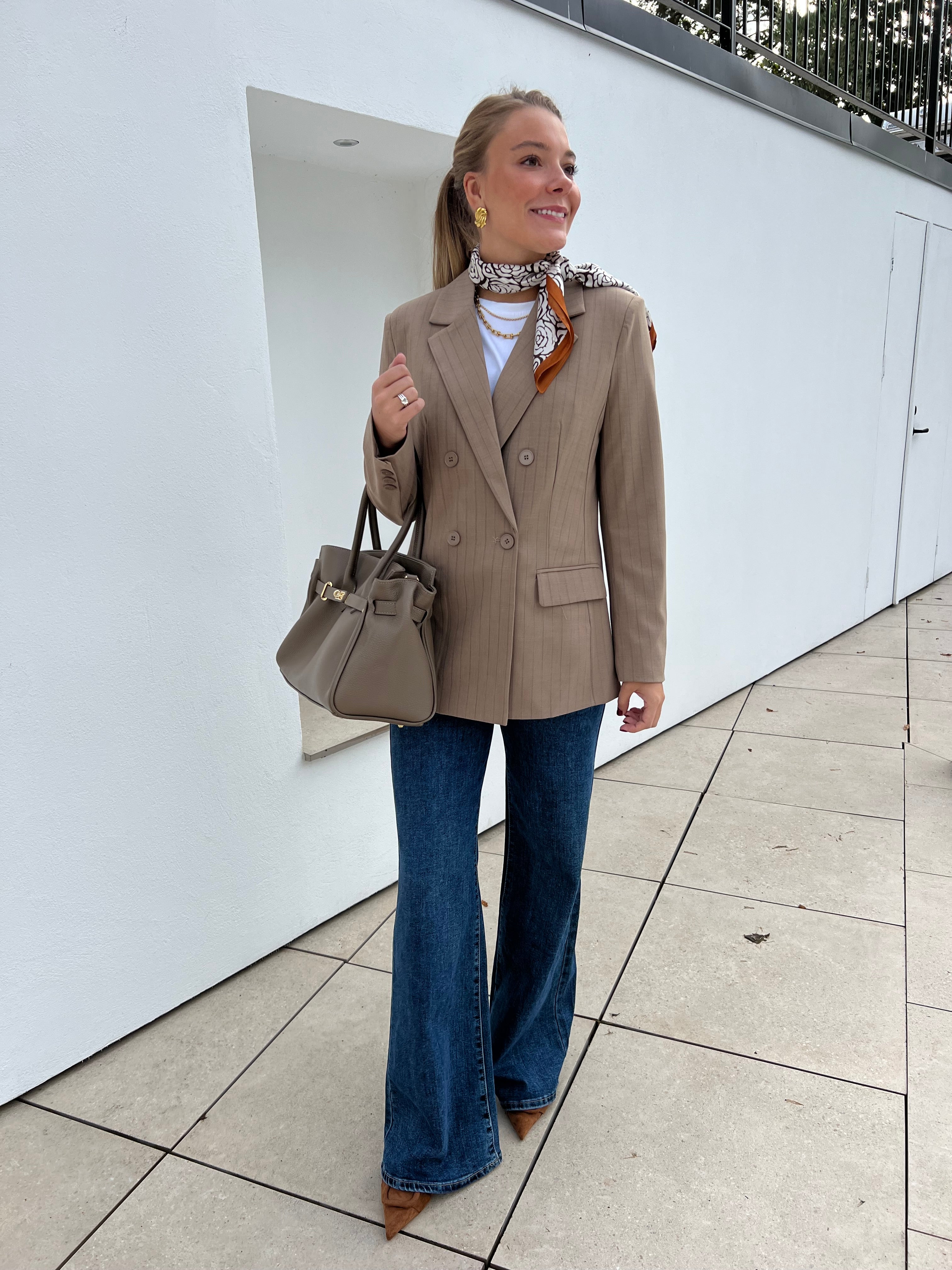 Vivienne Randig Kavaj