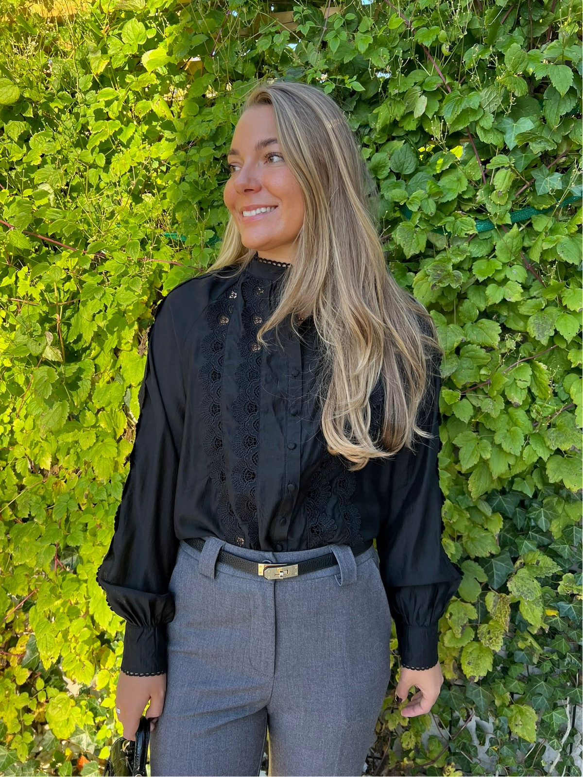 Nora Blus med Spets