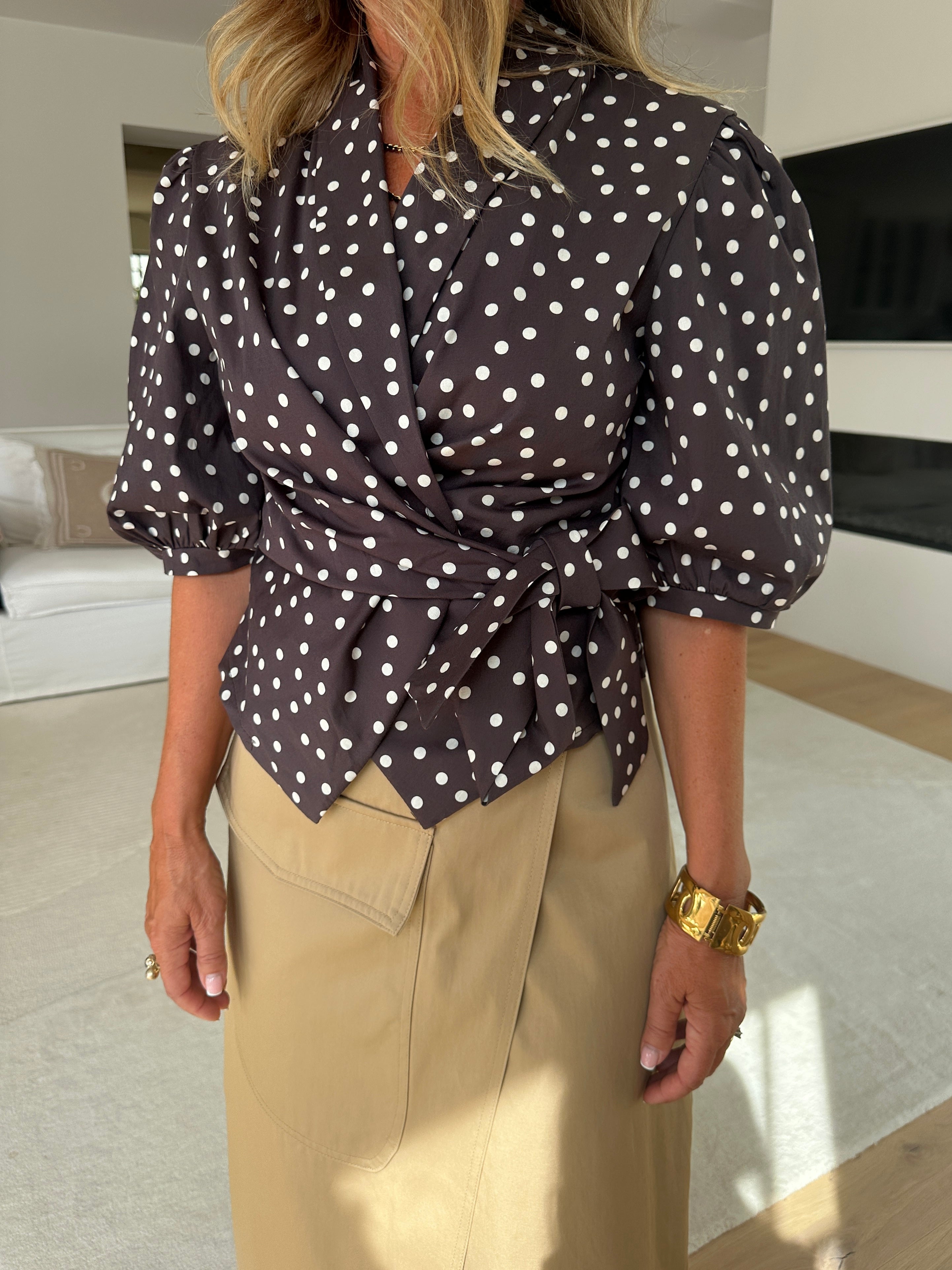Bonnie Prickig Blus med Omlott