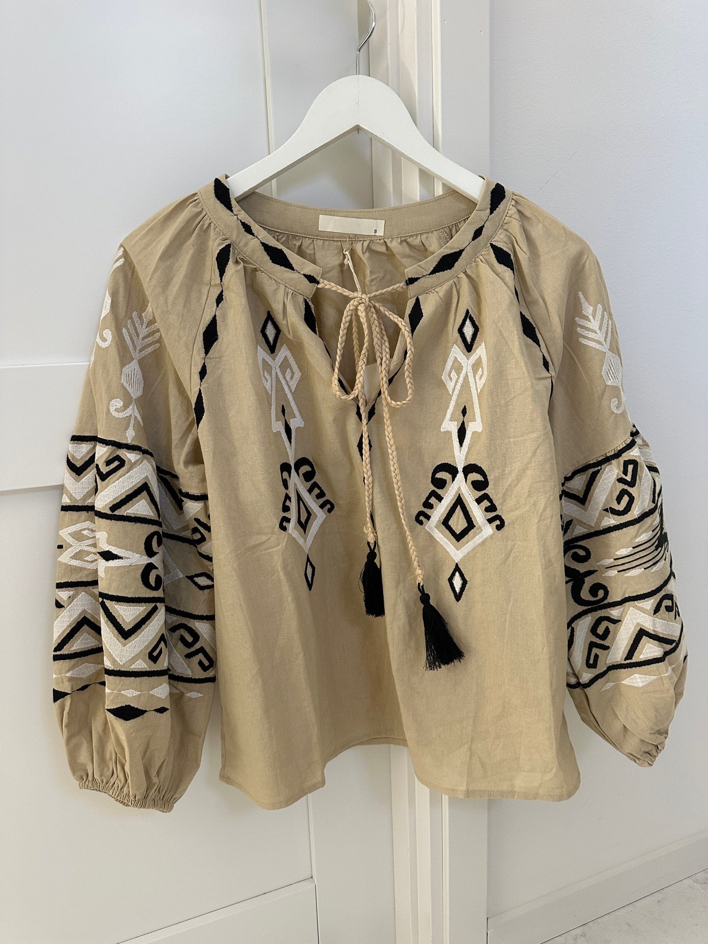 Marion Broderad Blus Beige