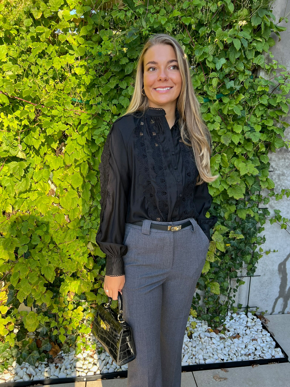 Nora Blus med Spets
