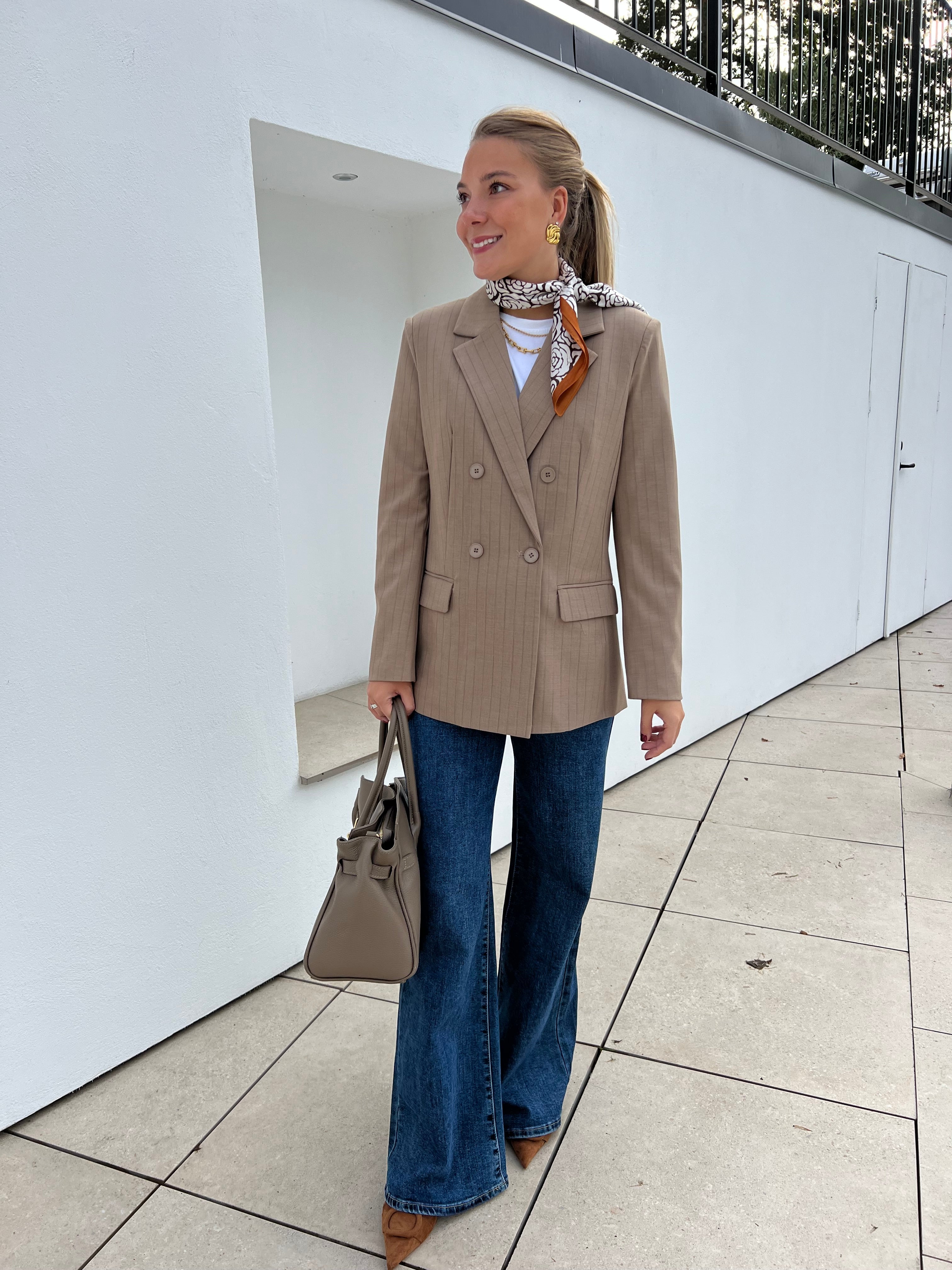 Vivienne Randig Kavaj